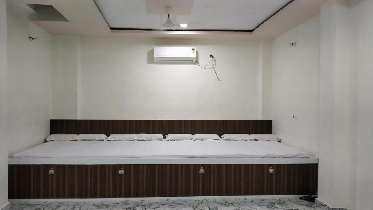 Rajlakshmi Guest House Mathura Exterior photo